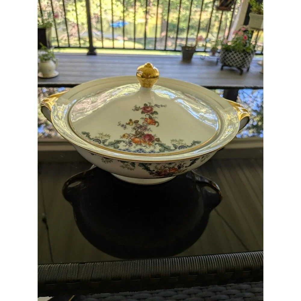 Royal Bayreuth Franklin Bone China Round Covered Vegetable Bowl Romantic Floral